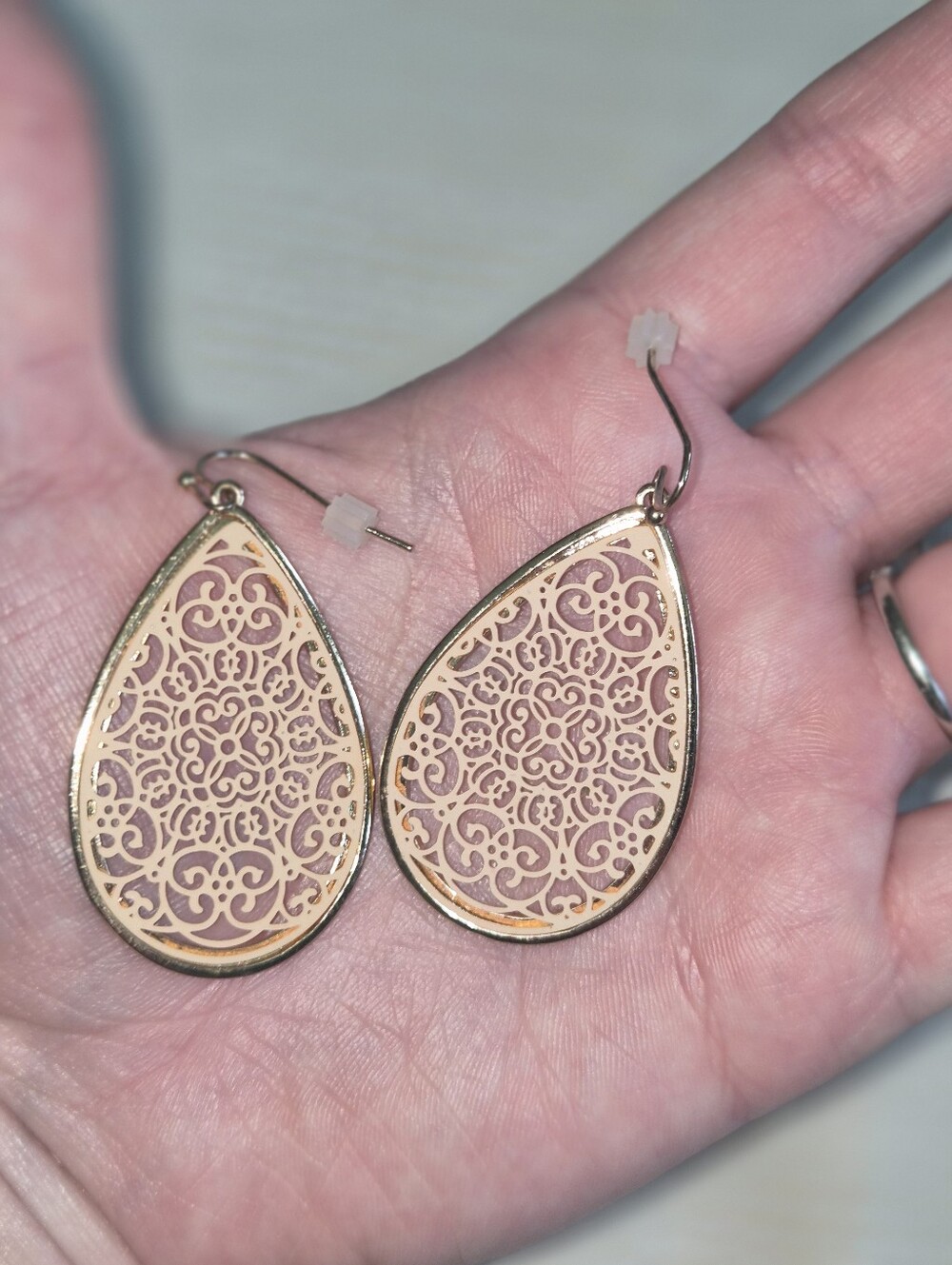 ✨ Francesca’s Teardrop Dangle Earrings ✨